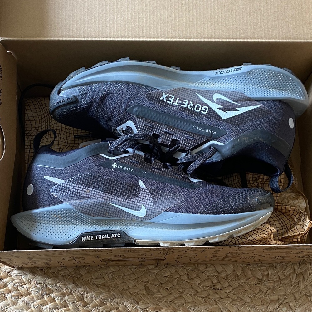 Nike Trail Running Shoes GORE-TEX - waterproof Pegasus Sz 6.5